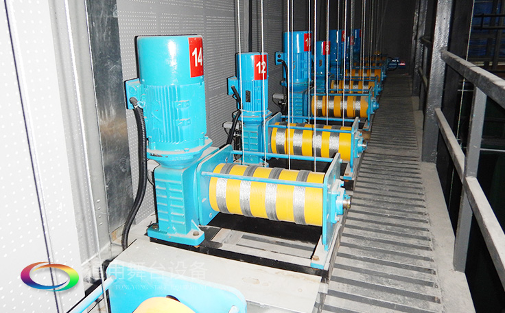 舞臺(tái)大幕舞臺(tái)阻燃幕布www.tywt.cn 、二、三道幕等分割表演區(qū)域，移換場(chǎng)景不間斷