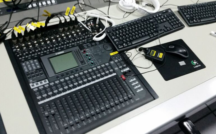 通用舞臺承建藍騎士水運動中心演藝舞臺機械、燈光及舞臺幕布建設