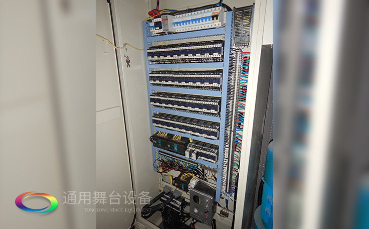 舞臺吊桿、繩索、舞臺臺上下機械及系統等維護檢修