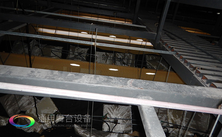 舞臺吊桿、繩索、舞臺臺上下機械及系統等維護檢修