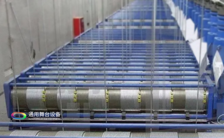 單層纏繞舞臺吊桿機（定制型）：行程檢測、沖頂保護、松疊繩保護、超載保護、變頻調速、單、多臺編組運行