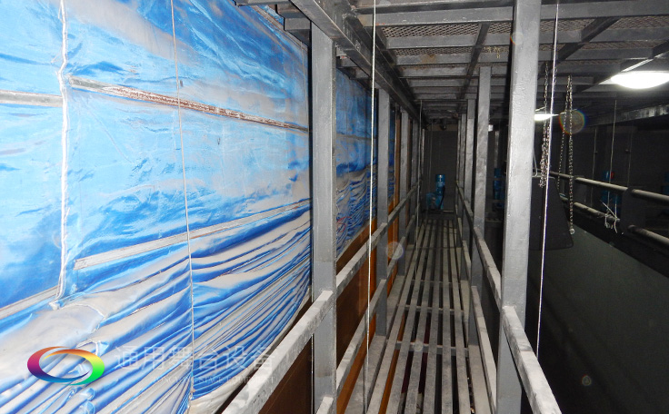 設(shè)置在舞臺上空，以金屬排架懸掛燈具的設(shè)備——燈光吊架Side lighting ladder通用舞臺吊桿